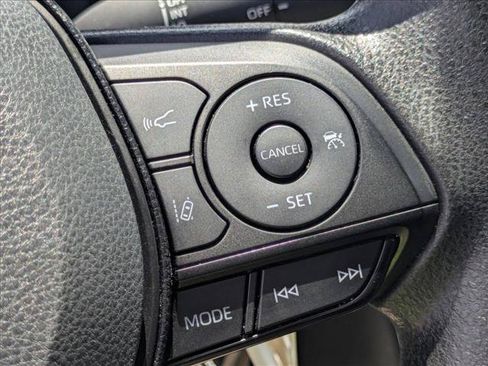 Used 2021 Toyota RAV4 LE AWD/4WD image 13