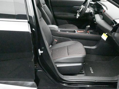 New 2025 Nissan Kicks SR image 10