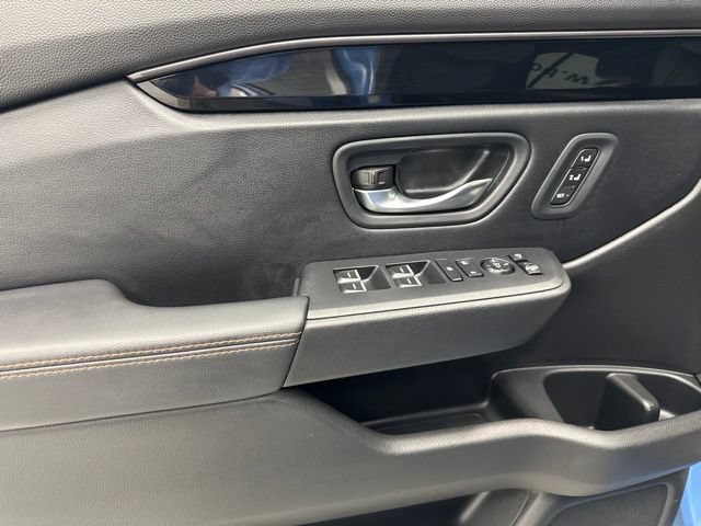 Used 2025 Honda Pilot TrailSport image 9