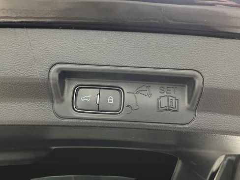 Used 2022 Ford Explorer XLT image 16