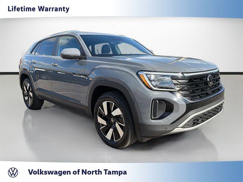 Used 2025 Volkswagen Atlas Cross Sport SE image 1