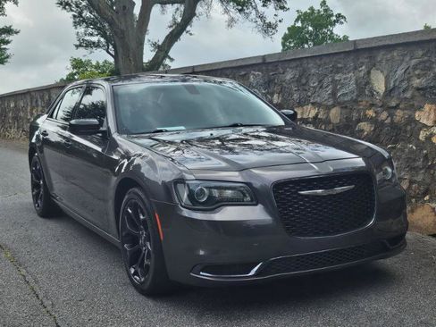 Used 2019 Chrysler 300 Touring w/ Sport Appearance Package RWD image 10