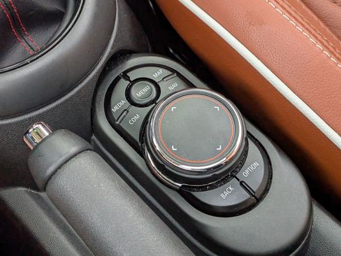 Used 2019 MINI Cooper S image 18