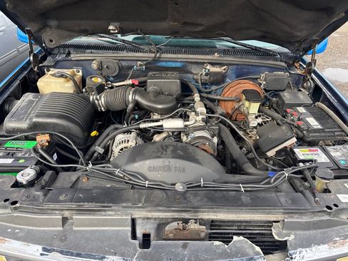 Used 1996 Chevrolet Tahoe 4WD 2-Door image 15