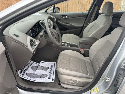 Used 2017 Chevrolet Cruze LT w/ Convenience Package image 14
