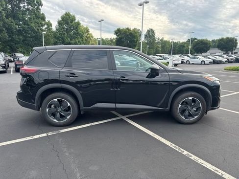 Used 2025 Nissan Rogue SV AWD/4WD image 2