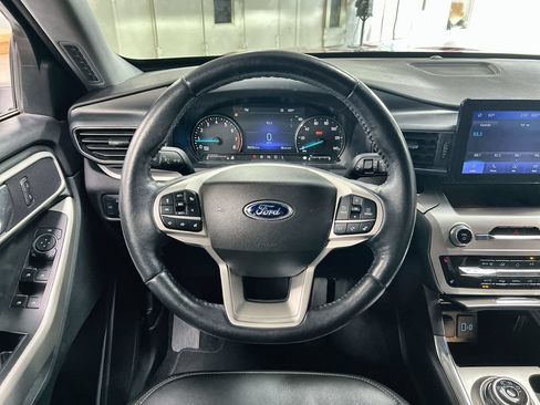 Certified 2022 Ford Explorer XLT w/ Equipment Group 202A AWD/4WD image 18