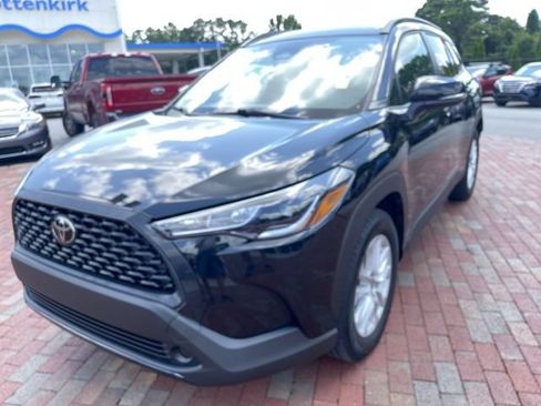 Used 2023 Toyota Corolla Cross LE FWD image 1