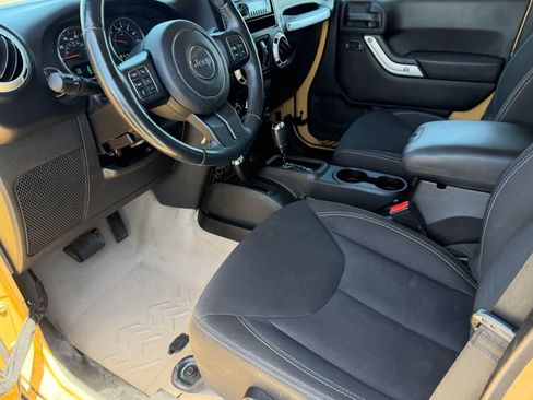Used 2013 Jeep Wrangler Unlimited Sahara w/ Connectivity Group AWD/4WD image 18