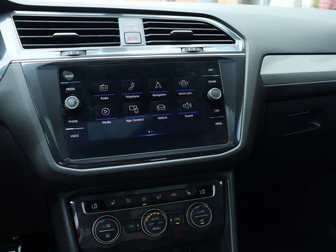 Used 2021 Volkswagen Tiguan SE R-Line image 44