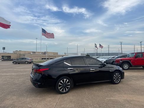 Certified 2023 Nissan Altima 2.5 SV FWD image 20