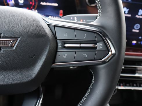 Used 2024 Chevrolet Traverse Z71 image 6