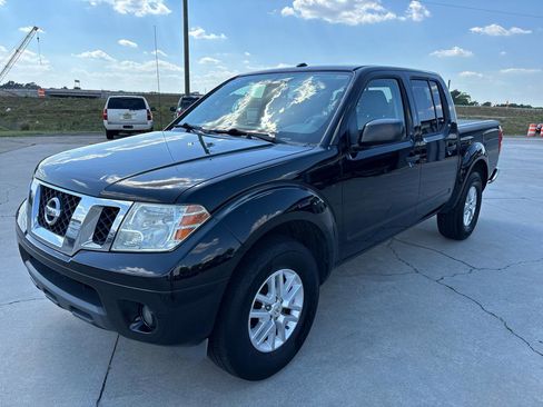 Used 2015 Nissan Frontier SV w/ SV Value Truck Package RWD image 9