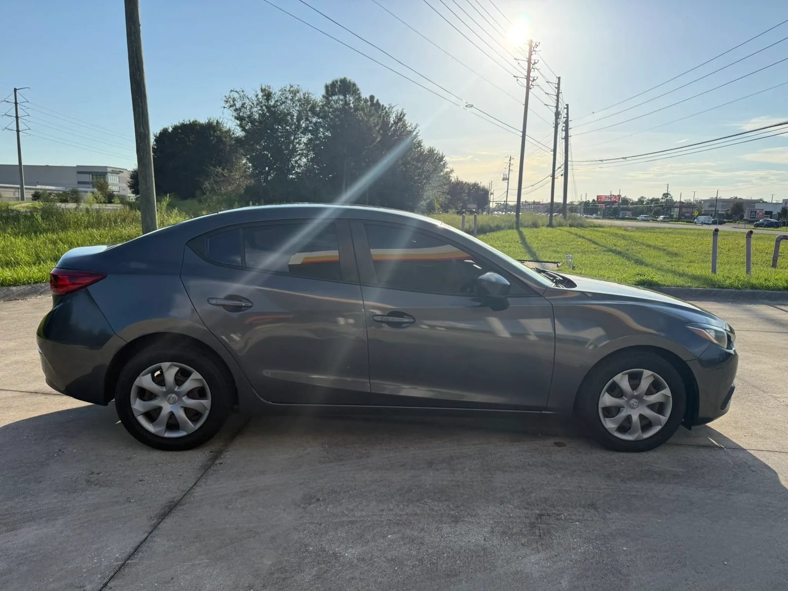 Used 2014 MAZDA MAZDA3 i SV FWD image 4