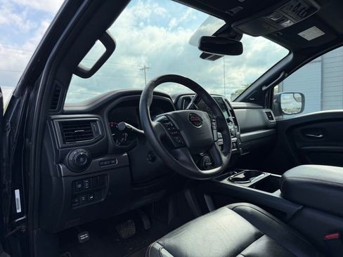 Used 2021 Nissan Titan PRO-4X w/ Pro-4x Convenience Package AWD/4WD image 11