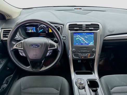 Used 2020 Ford Fusion SE FWD image 14