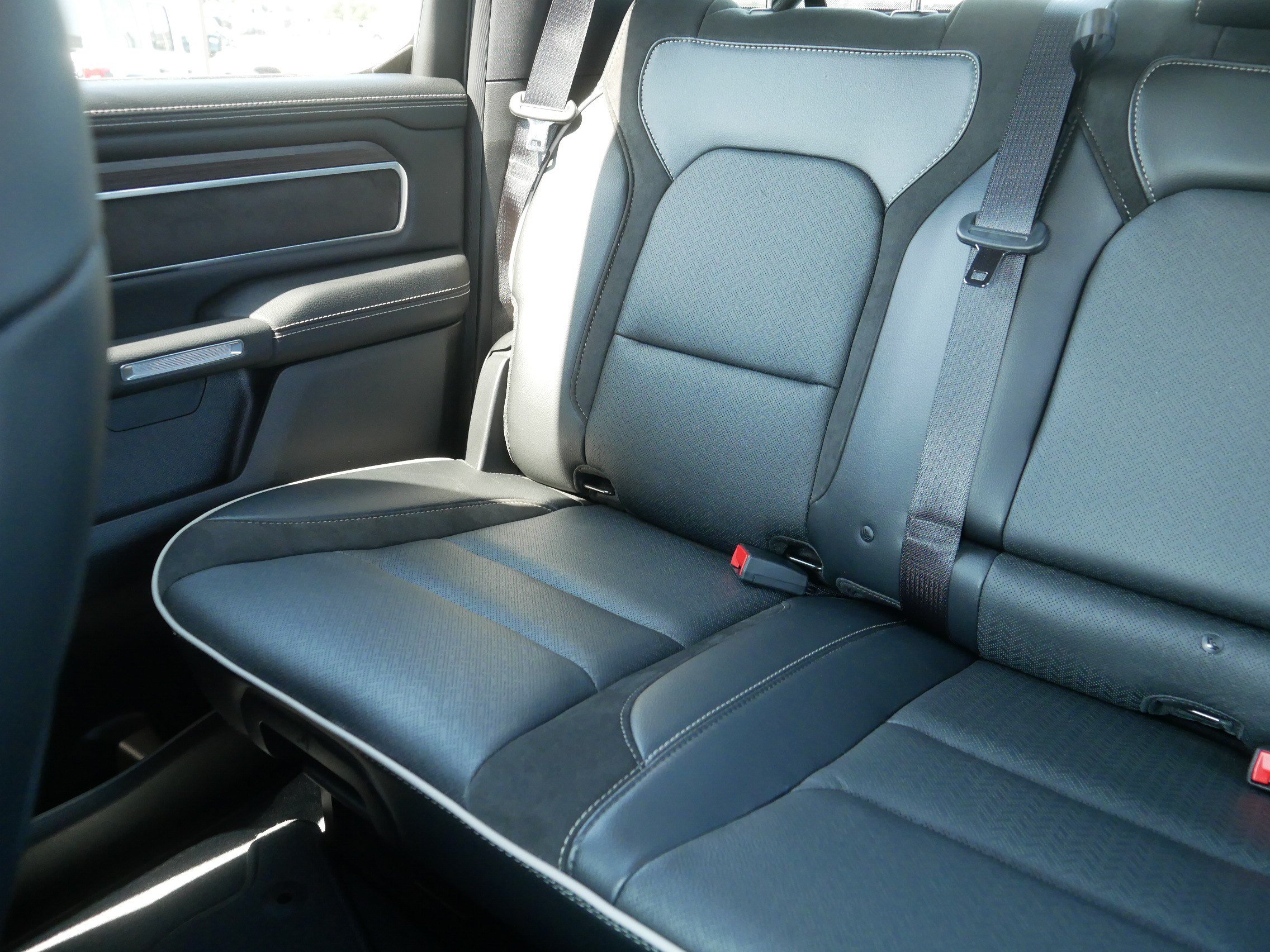 Used 2025 RAM 1500 Laramie w/ Advanced Safety Group II AWD/4WD image 12