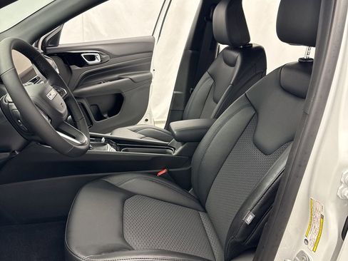 New 2026 Jeep Compass Latitude image 8