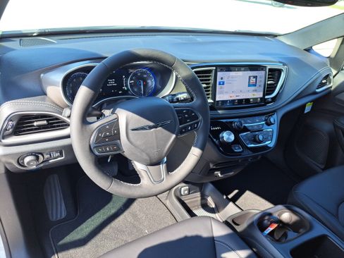 New 2026 Chrysler Pacifica Select image 16