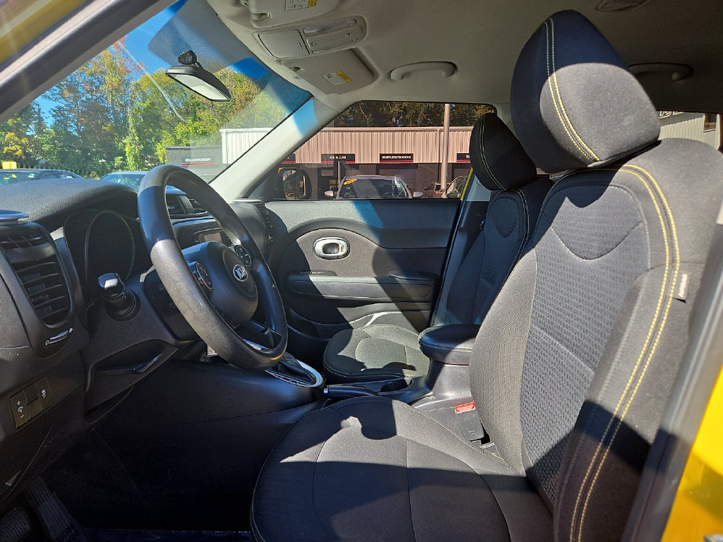Used 2016 Kia Soul + FWD image 14