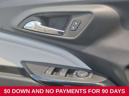 Used 2025 Chevrolet Trax LT w/ LT Convenience Package FWD image 13