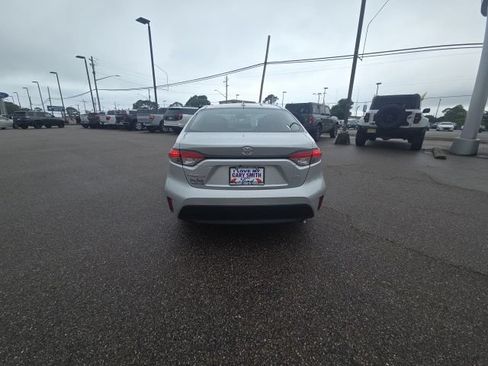 Used 2024 Toyota Corolla LE FWD image 7