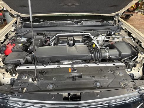 Used 2024 Chevrolet Colorado ZR2 w/ Technology Package AWD/4WD image 30