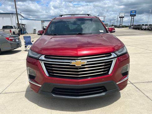 Used 2023 Chevrolet Traverse High Country w/ LPO, 'HIT The Road' Package FWD image 5