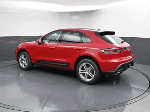 Certified 2025 Porsche Macan image 3