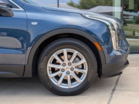 Used 2021 Cadillac XT4 Luxury w/ Cold Weather Package FWD image 11