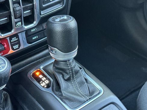 Used 2024 Jeep Wrangler Unlimited Rubicon 4xe image 21