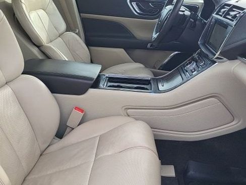 Used 2017 Lincoln Continental Reserve image 15