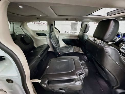 Used 2020 Chrysler Pacifica Limited FWD image 29
