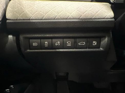 Used 2025 Toyota Camry XLE w/ Premium Plus Package AWD/4WD image 30