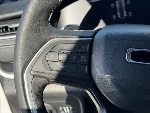 Used 2024 Jeep Grand Cherokee Laredo w/ Luxury Tech Group I image 28