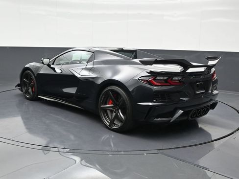 Used 2024 Chevrolet Corvette Z06 w/ Z07 Performance Package image 3