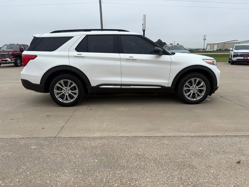 Used 2020 Ford Explorer XLT w/ Equipment Group 202A AWD/4WD image 7
