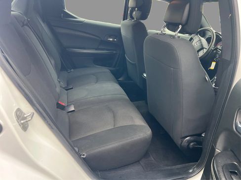 Used 2014 Dodge Avenger SE FWD image 25