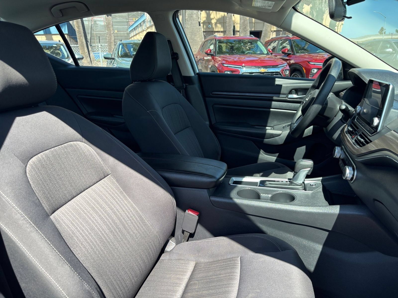Used 2025 Nissan Altima 2.5 SV FWD image 35