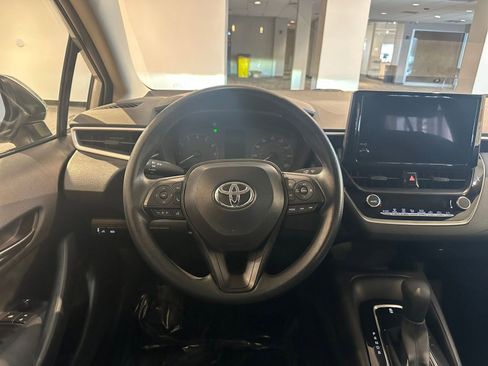 Used 2025 Toyota Corolla LE image 28