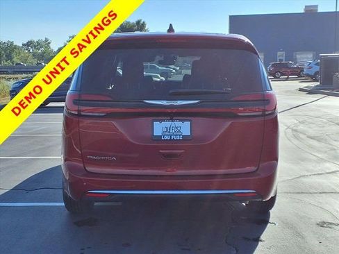 New 2026 Chrysler Pacifica Select FWD image 21
