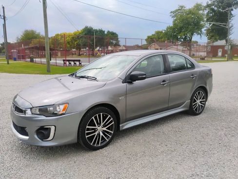 Used 2017 Mitsubishi Lancer ES image 3