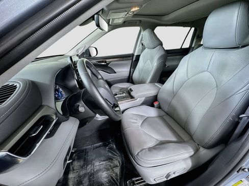 Used 2021 Toyota Highlander Limited AWD/4WD image 18