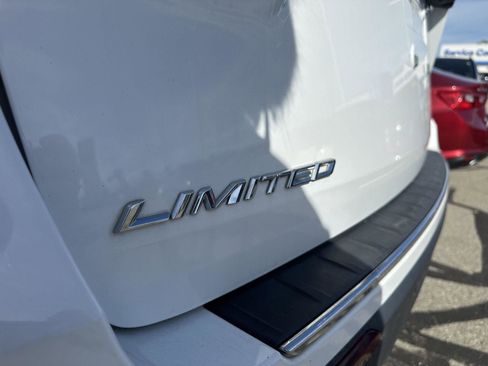 Used 2023 Ford Explorer Limited image 5