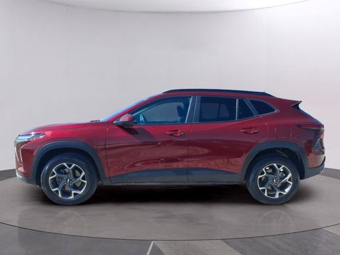 Used 2025 Chevrolet Trax LT w/ Driver Confidence Package FWD image 2