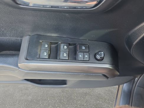Used 2019 Toyota Tacoma TRD Off-Road w/ Technology Package AWD/4WD image 27