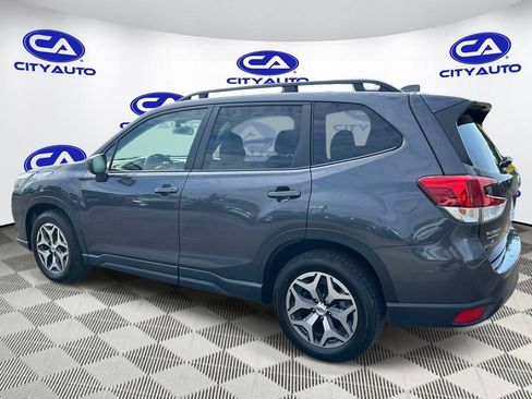 Used 2022 Subaru Forester Premium AWD/4WD image 5