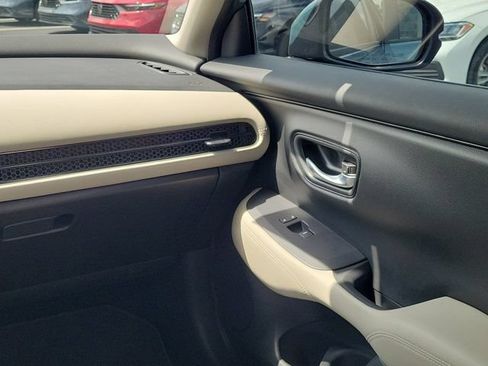 Certified 2025 Honda HR-V LX image 4