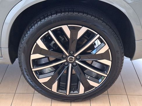 Certified 2026 Volvo XC90 B6 Plus w/ Protection Package Premier AWD/4WD image 5