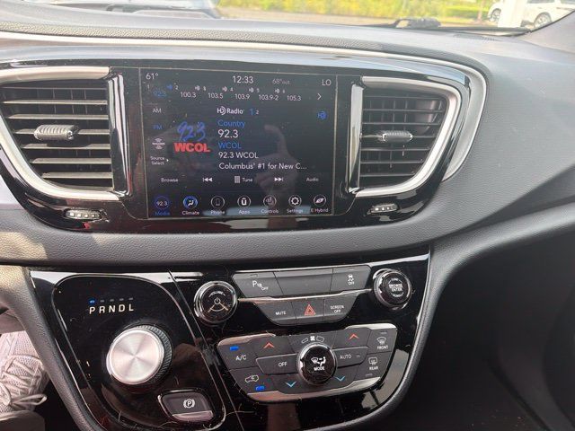Used 2020 Chrysler Pacifica Touring-L w/ S Appearance Package FWD image 9